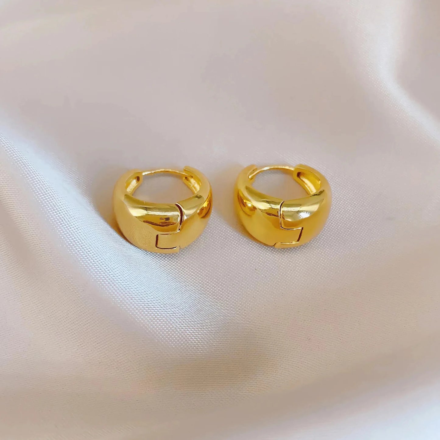 Plated Korean Silver Metal Teardrop Earring Studs Simple Personality Fashionable High-End Feelings Individual Ear Cuffs