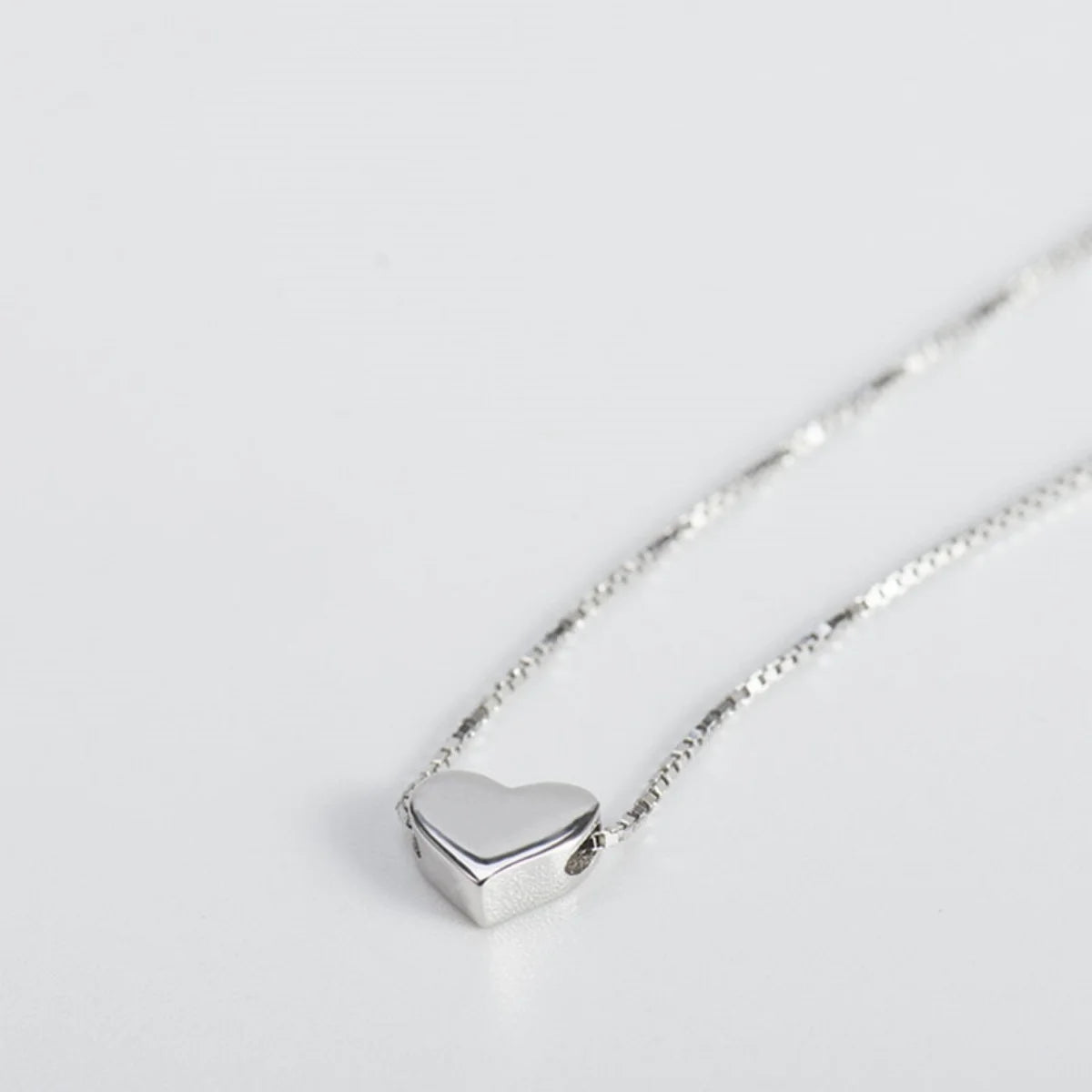 Fashion Minimalist Smooth Heart Shaped Pendant Necklace For Women Men Romantic Silver Color Love Heart Box Chain Choker Jewelry